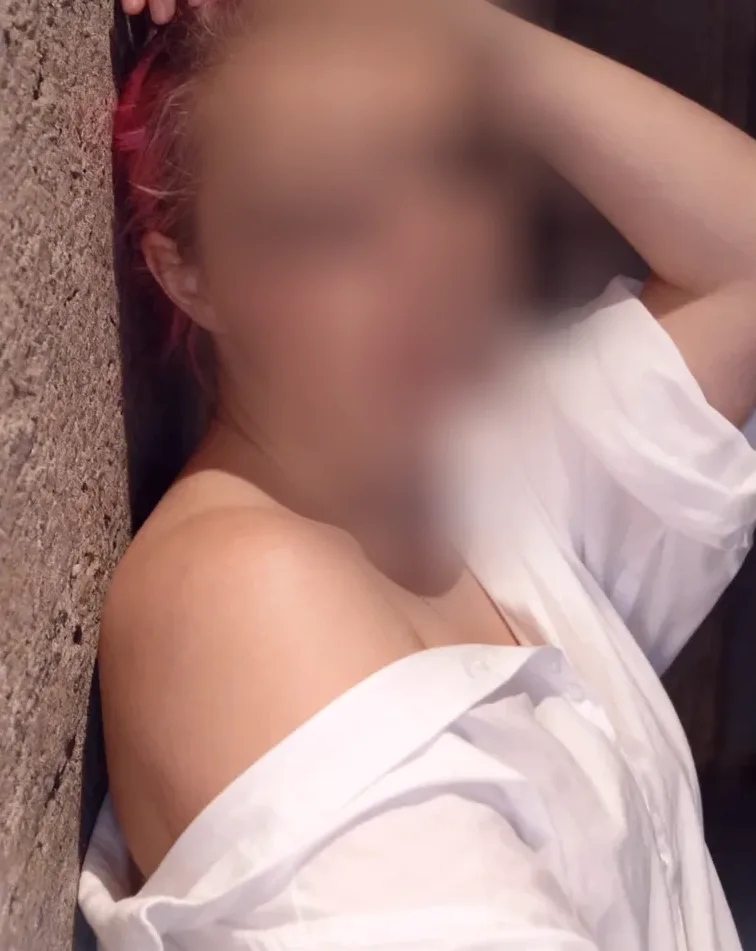 Manuela, 30