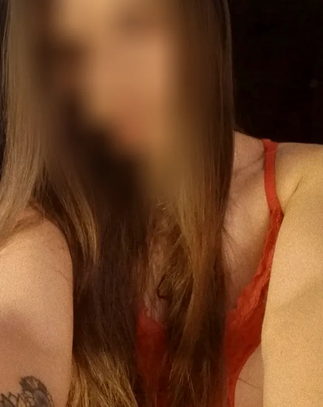 Yvonne, 25